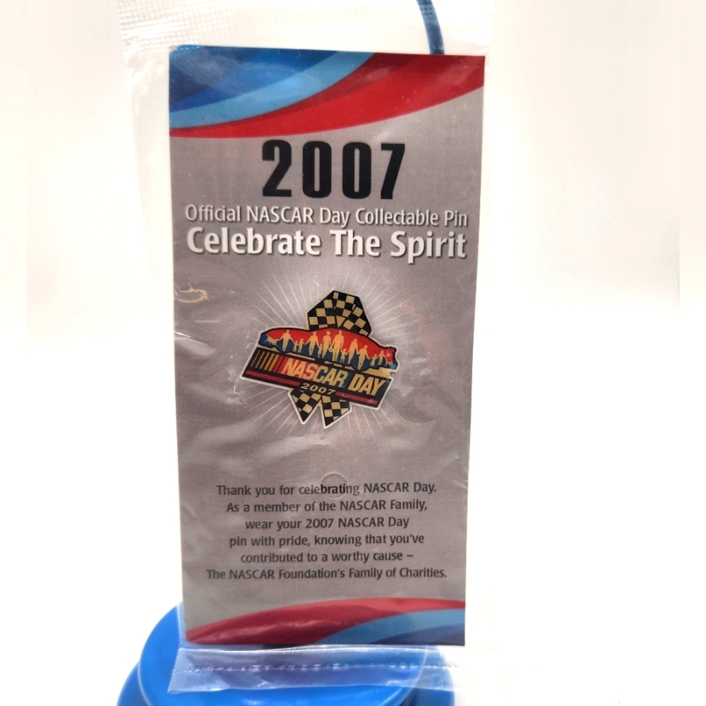 DEADSTOCK 2007 NASCAR Day Official Auto Racing Race Car Lapel or Hat Pin Pinback